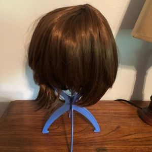 Brown wig